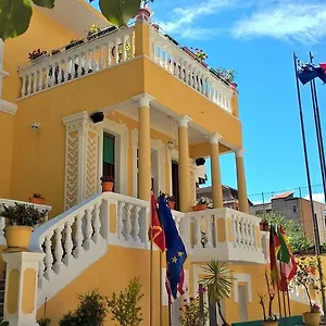 15 - Center Tiran